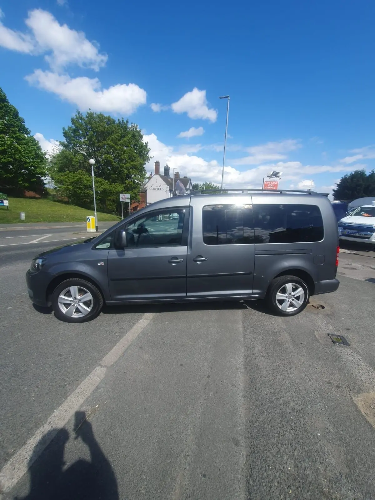 VOLKSWAGEN CADDY MAXI 1.6TDI WHEELCHAIR VAN, photo 1 of 17
