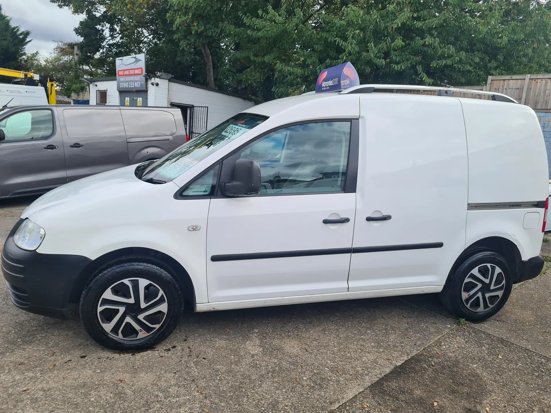 2010 VW CADDY 2.0 TDI, photo 1 of 20